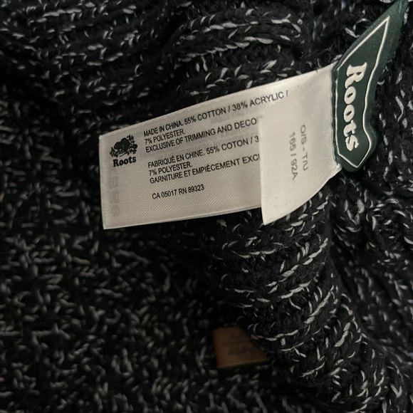 Roots knitting poncho-style sweater - Picture 5 of 5